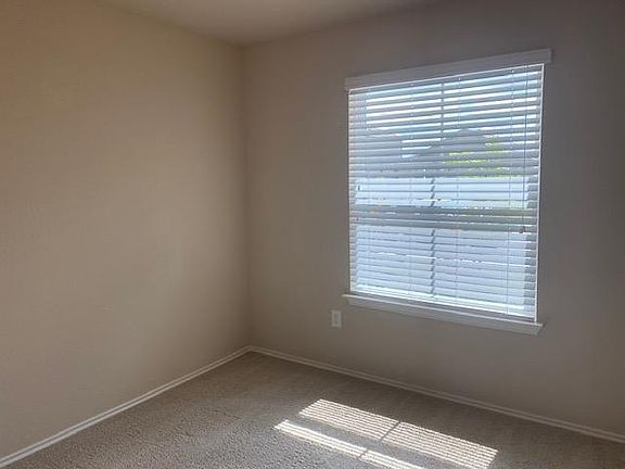 4th image of 1033 Dumfries Dr