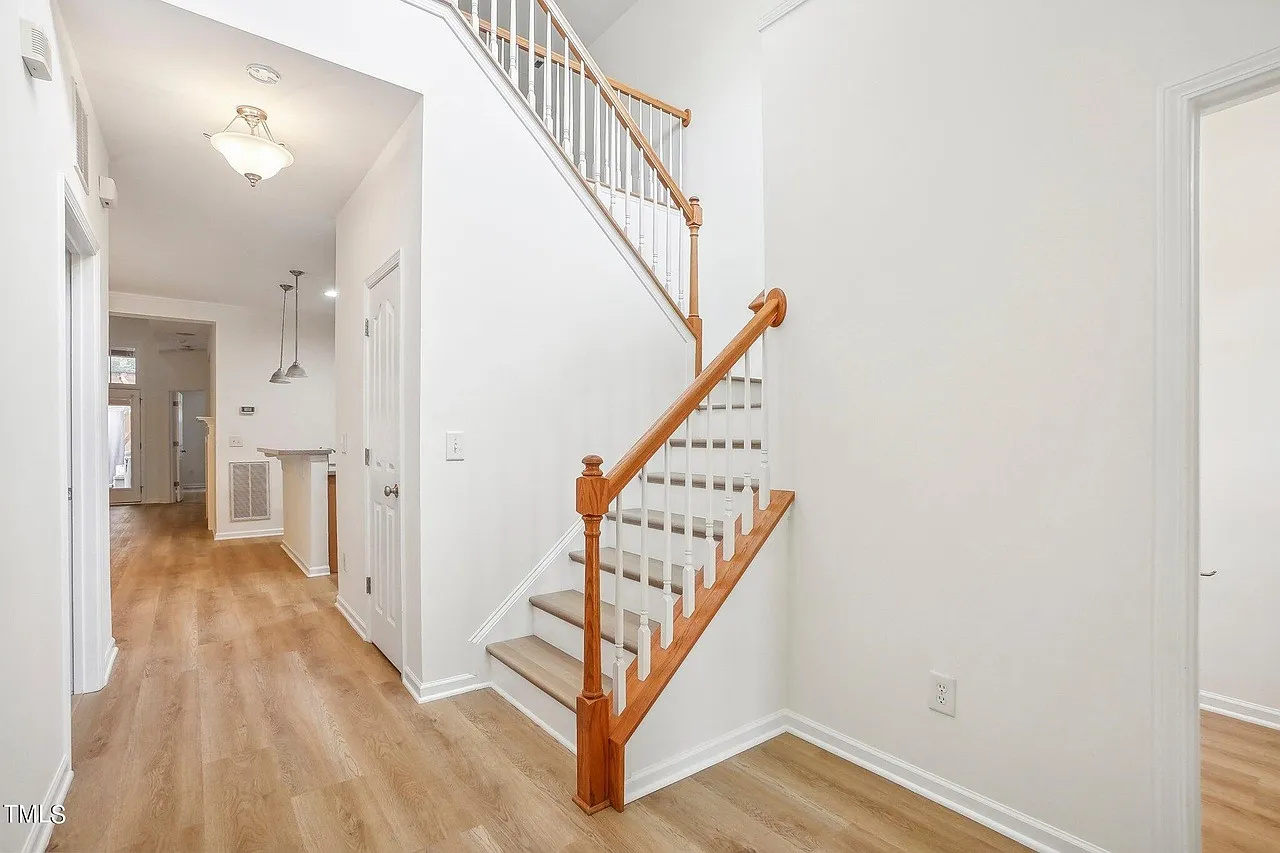3 bed, 2.5 bath, 2238 sqft, $2,380 — Photo 3