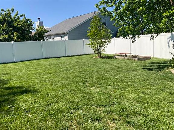 3rd image of 620 Moorland Cir