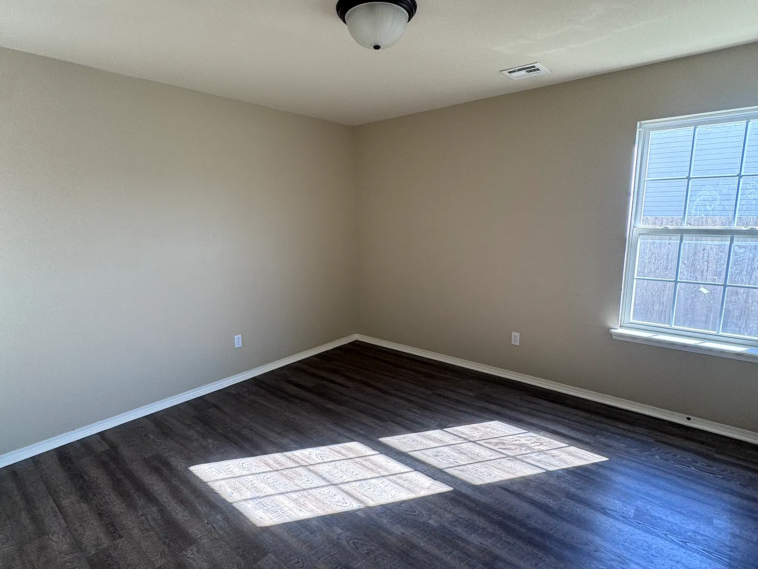 3 bed, 1494 sqft, $1,550 — Photo 3