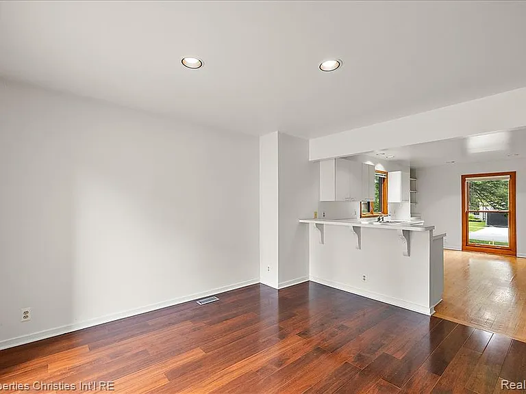 2635 Dorchester Rd — Photo 14
