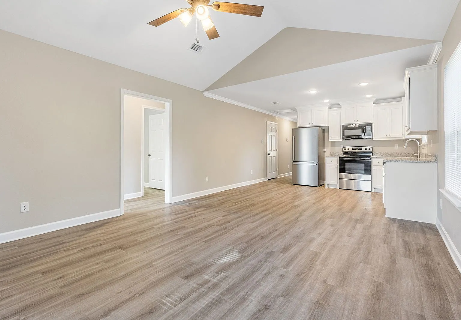 108 Pulaski Dr — Photo 4