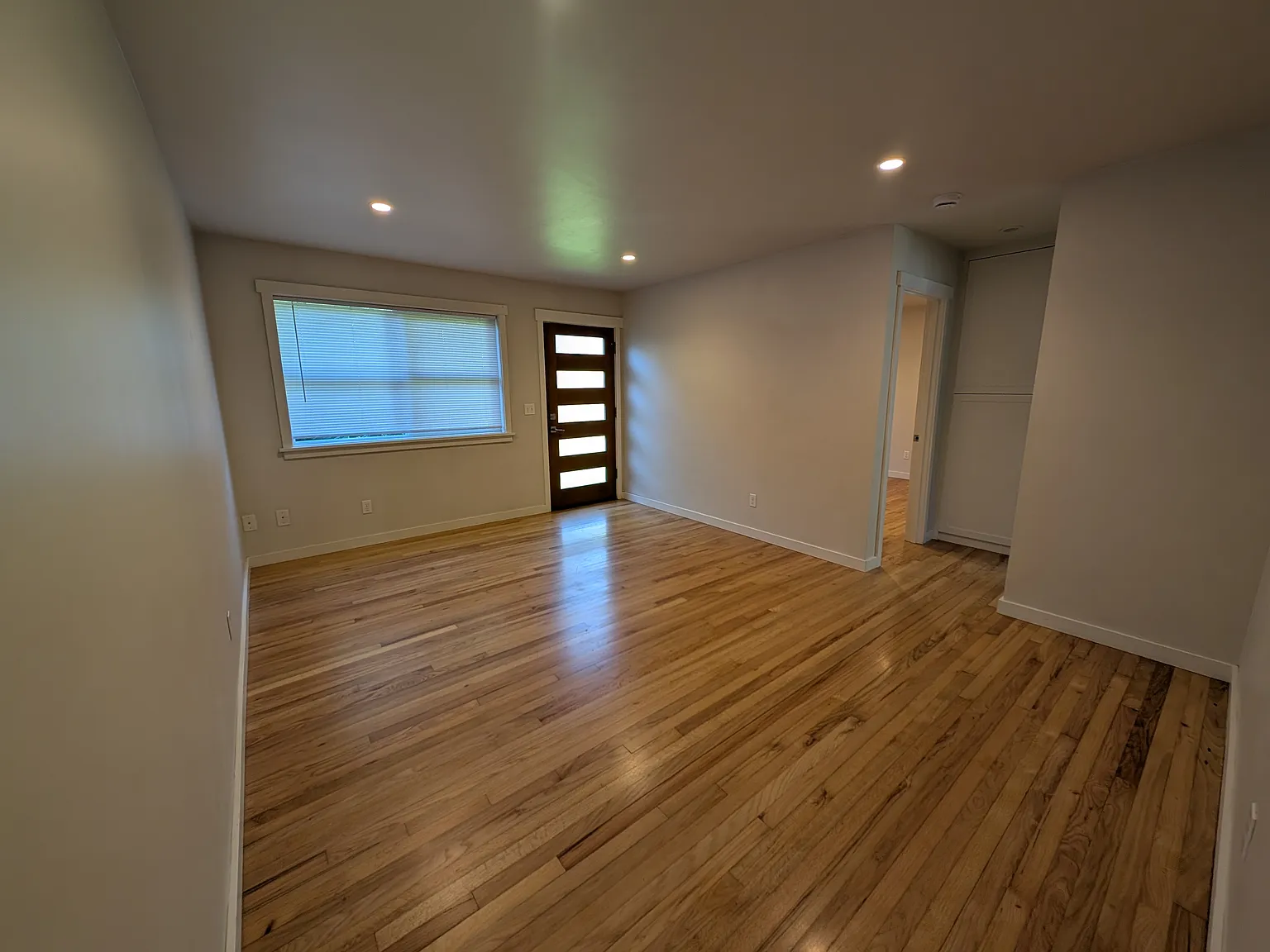 2 bed, 750 sqft, $2,300 — Photo 3