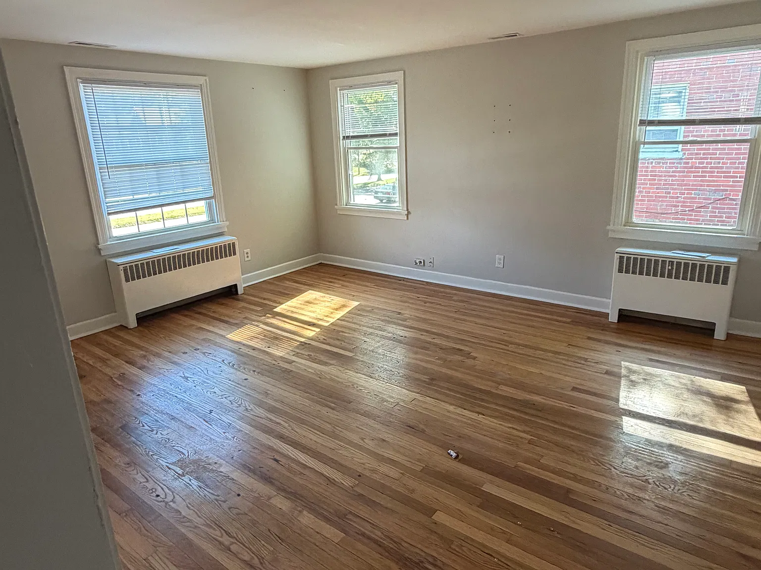 3 bed, 1153 sqft, $1,900 — Photo 2