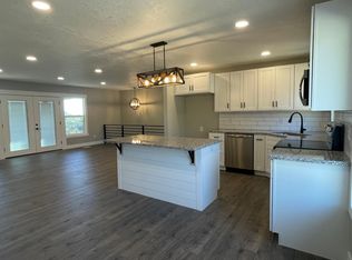2368 Country Oaks Dr, Layton, UT 84040