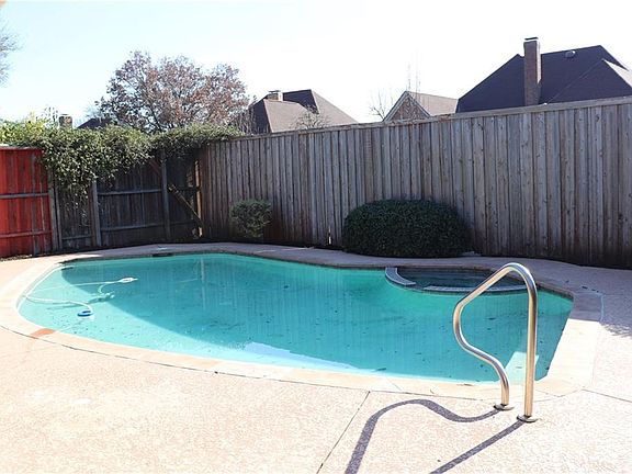 2nd image of 2309 Lone Oak Trl