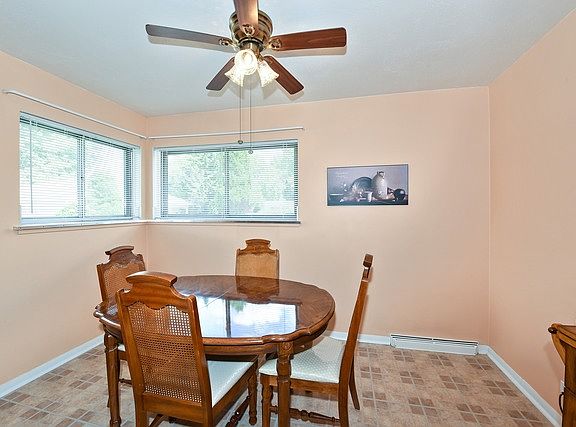 4th image of 10808 Robinhood St