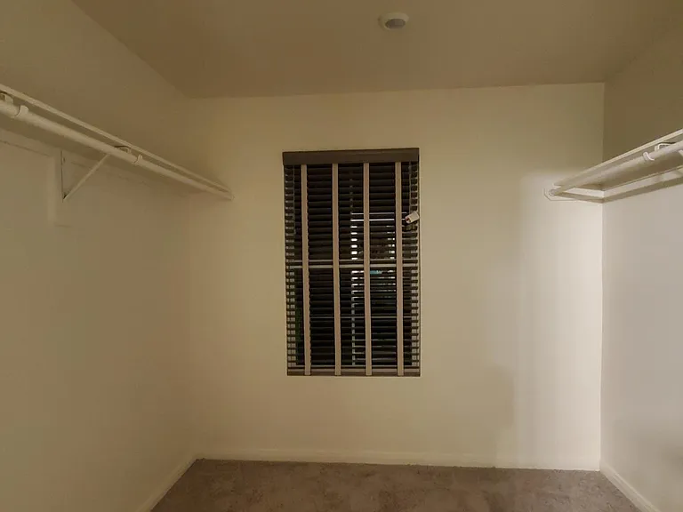 5584 Fox Bluff Dr — Photo 13