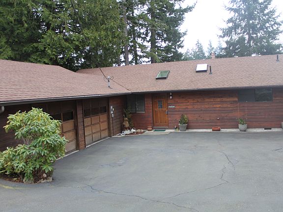 Large 2-car garage
