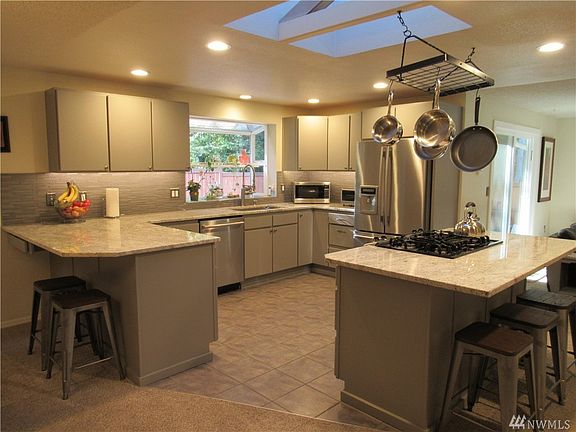 3rd image of 234 Hemlock Dr NW