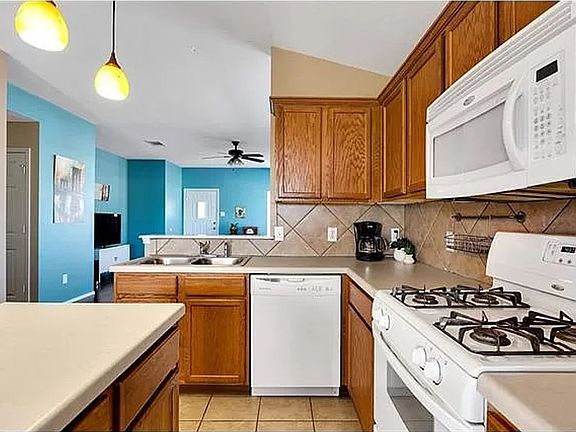 4th image of 2298 Green Meadows Ln