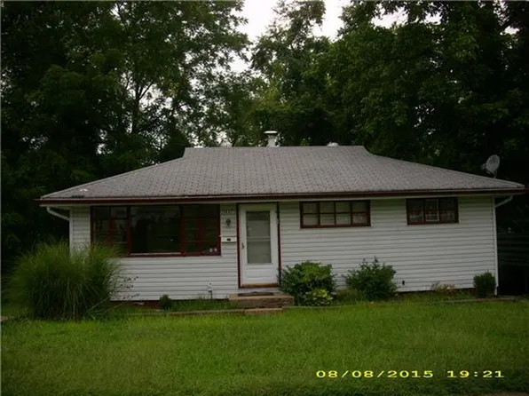 5637 Parchester Dr, Saint Louis, MO 63121