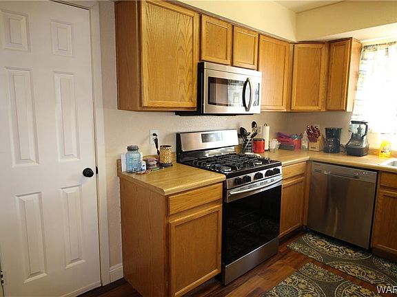 3rd image of 3594 N Wells St