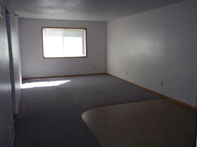Knollwood Heights — Photo 3