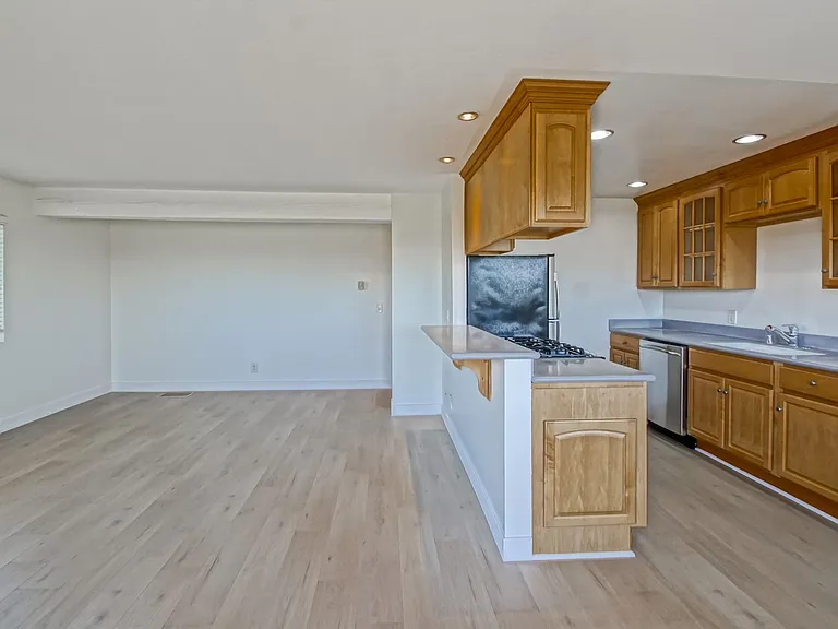 1720 Ardmore Ave #301 — Photo 11