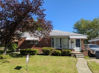 18429 Stephens Dr, Eastpointe, MI 48021