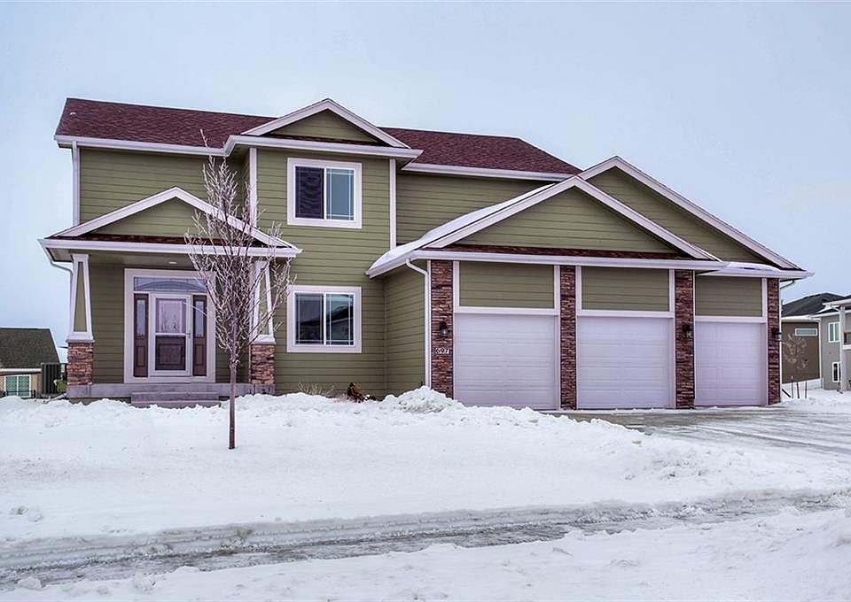 1st image of 697 NE Westgate Dr