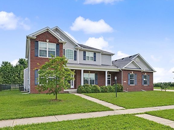 3rd image of 601 Silver Lake Ct