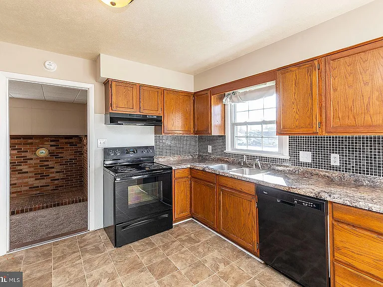 120 Meadowlark Ln — Photo 6