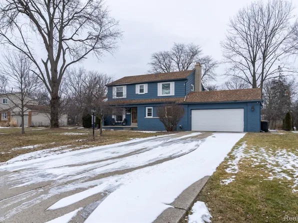 25092 Lyncastle St, Farmington Hills, MI 48336