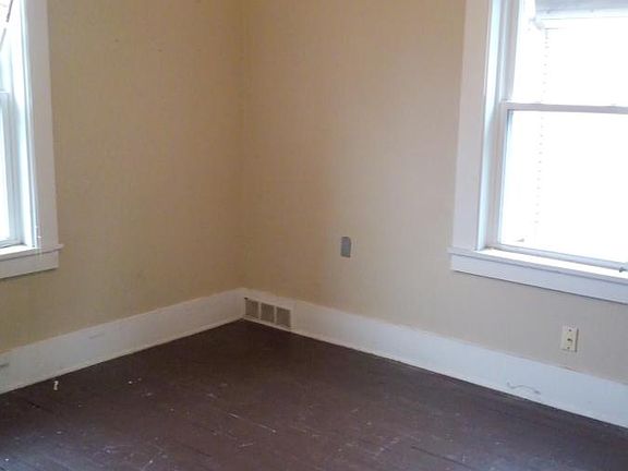 3rd image of 207 N Bentley Ave
