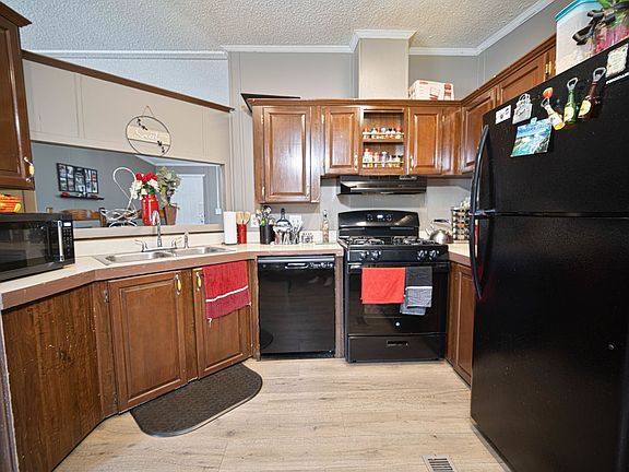 3rd image of 4 Cherry Ln