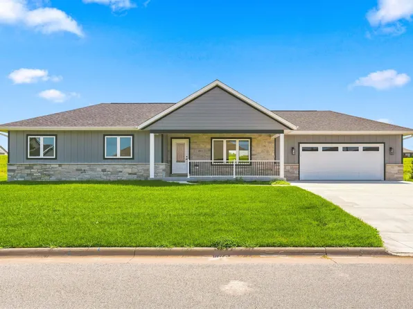145 Mulberry Dr SE, Cascade, IA 52033