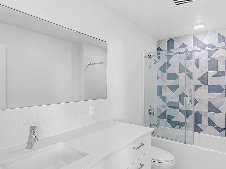 2000 N Beachwood Dr #101 — Photo 19