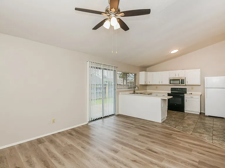 3913 Horizon Pl — Photo 10