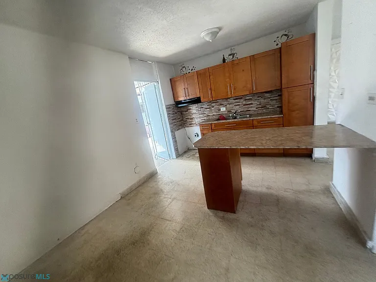 2 Calle 8 #G — Photo 34