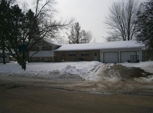 205 Riverview Dr, Elroy, WI 53929