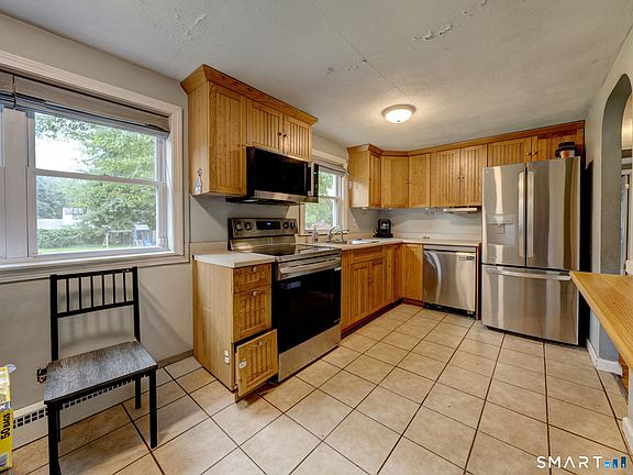 5th image of 10 Meadowlark Road