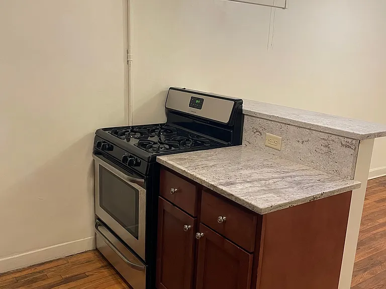St. Clair Apartments — Photo 18