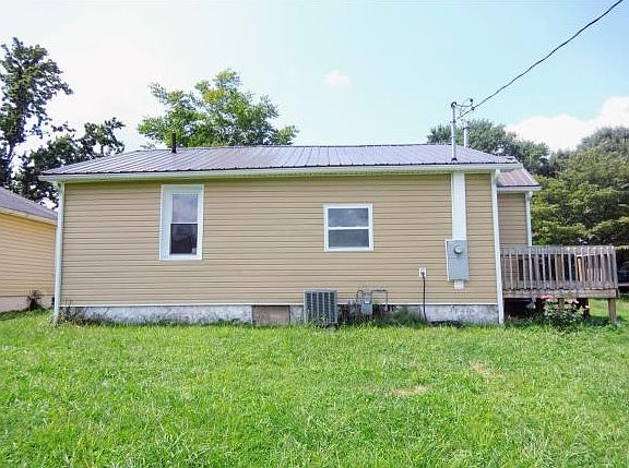 5th image of 1608 E Myrtle Ave
