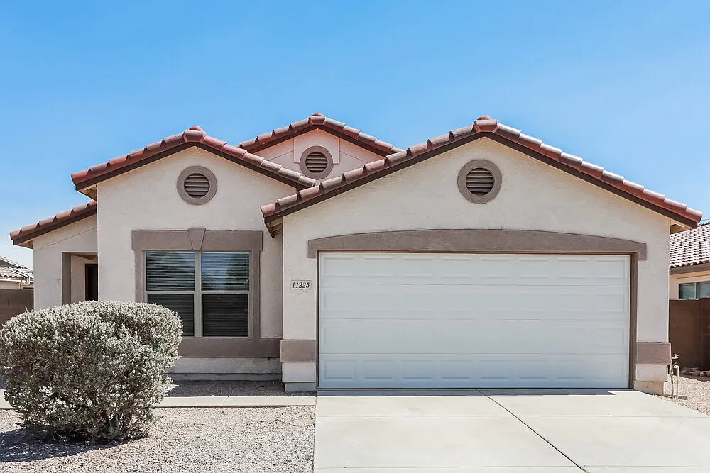 3 bed, 2.0 bath, 1795 sqft, $2,220 — Photo 1