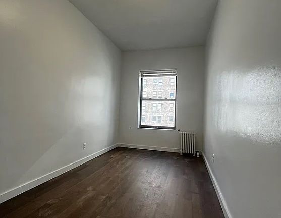 3rd image of 40 W 96th St APT 4