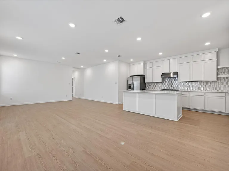 27435 Sunterra Village Dr — Photo 4