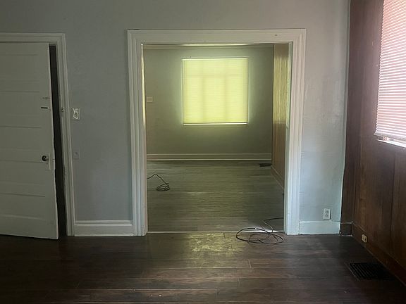 3rd image of 224 Mathews Ave