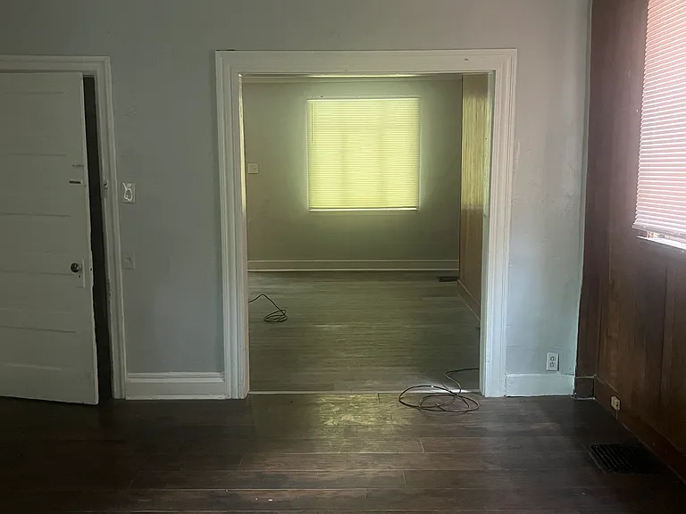 224 Mathews Ave — Photo 3