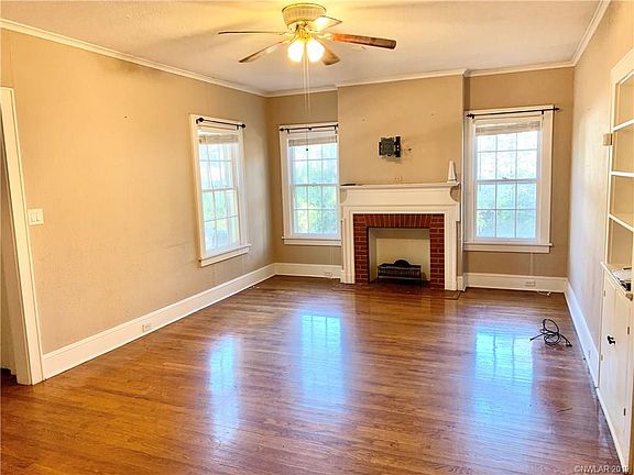 3rd image of 3905 Richmond Ave