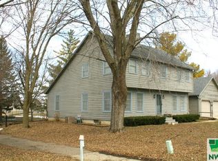 712 Emerald Dr, Storm Lake, IA 50588