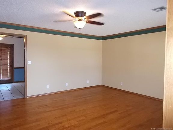 2nd image of 979 N Douglas Dr