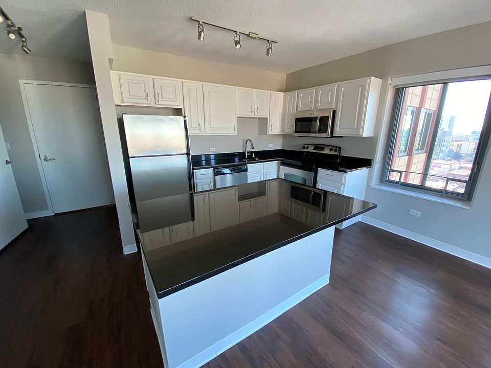 1st image of 812 N Dearborn St #607