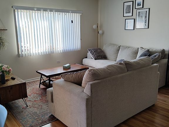 2nd image of 1649 Ashland Ave Unit 505