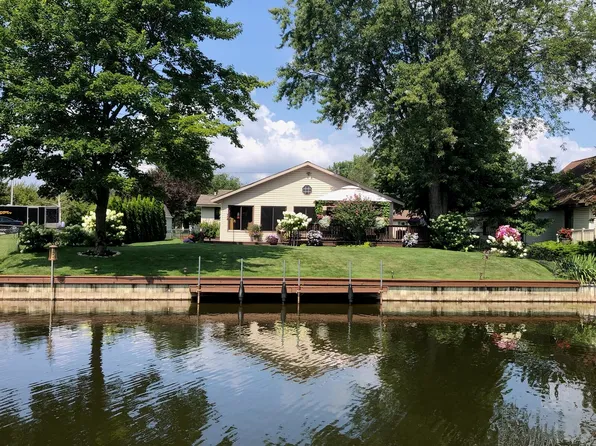 121 Shawnee Trl, Prudenville, MI 48651