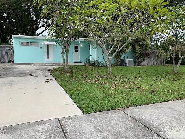 1st image of 3121 SW 15th Court