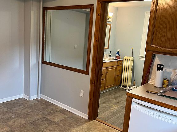 4th image of 15 Tolland Ave #1