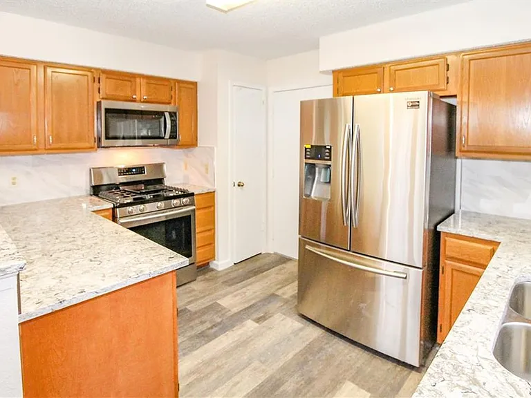 900 Sweetwater River Dr — Photo 6