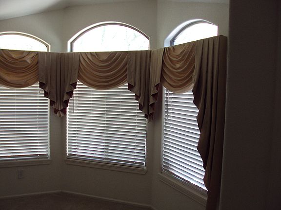 4th image of 11117 W Windsor Ave