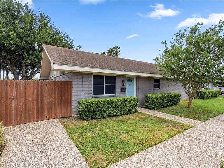 1111 Wisteria Ave — Photo 1